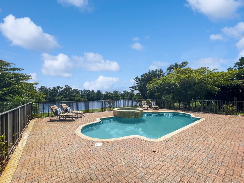 待售: $1,359,000 (5 贝兹, 6 浴室, 4882 平方英尺)