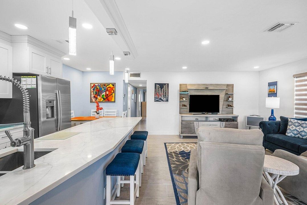 For Sale: $219,000 (2 beds, 2 baths, 1386 Square Feet)