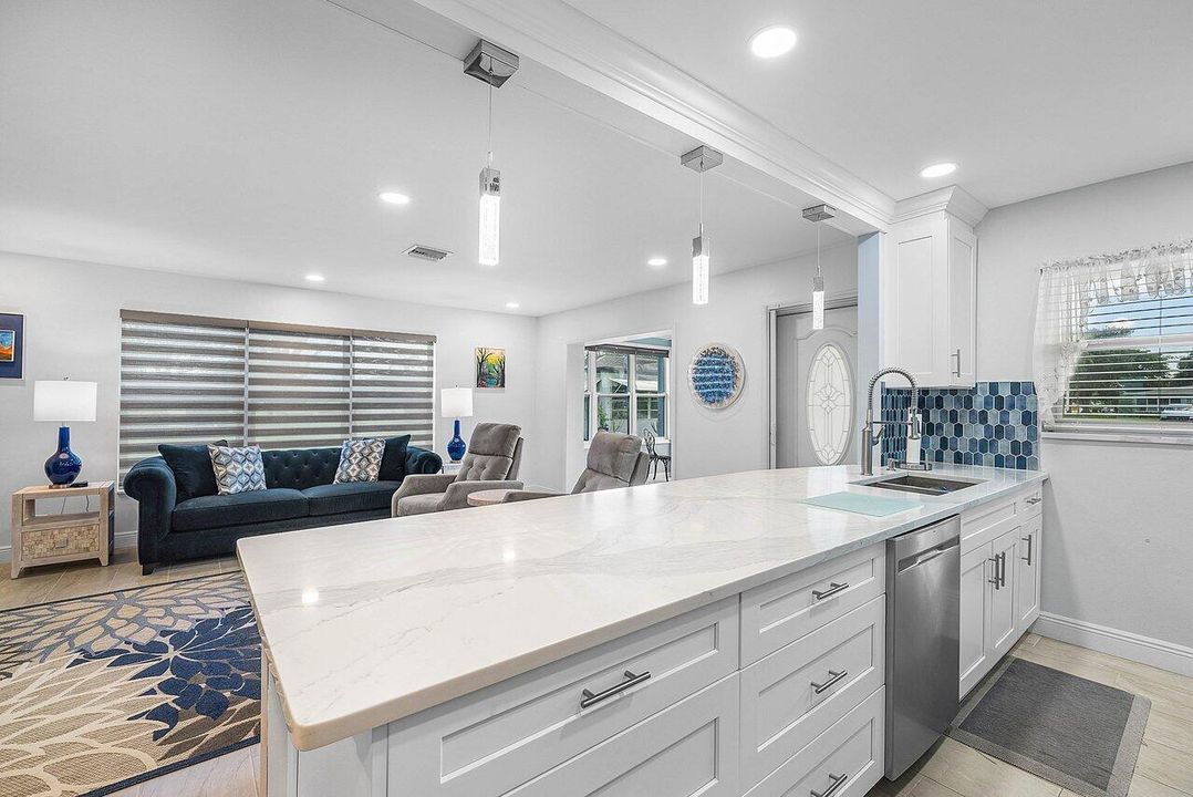 For Sale: $219,000 (2 beds, 2 baths, 1386 Square Feet)