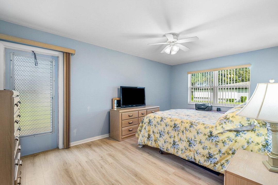 For Sale: $219,000 (2 beds, 2 baths, 1386 Square Feet)