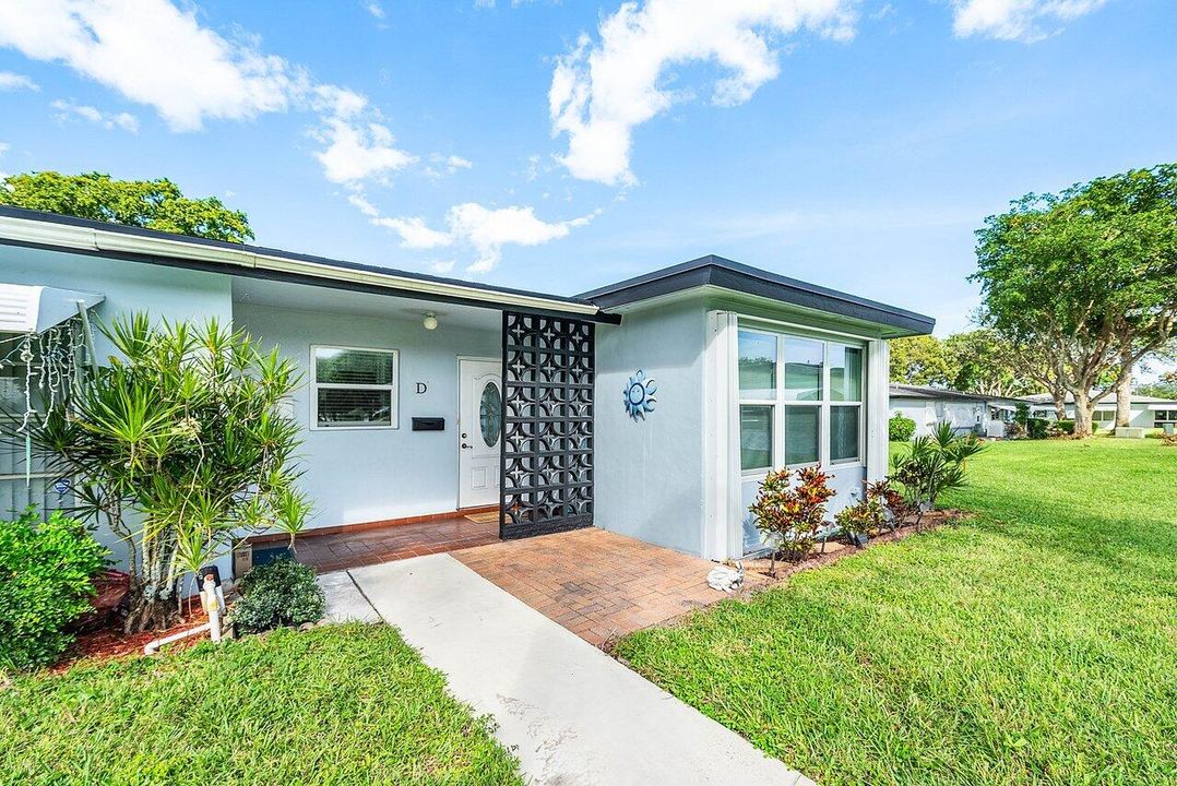 For Sale: $219,000 (2 beds, 2 baths, 1386 Square Feet)