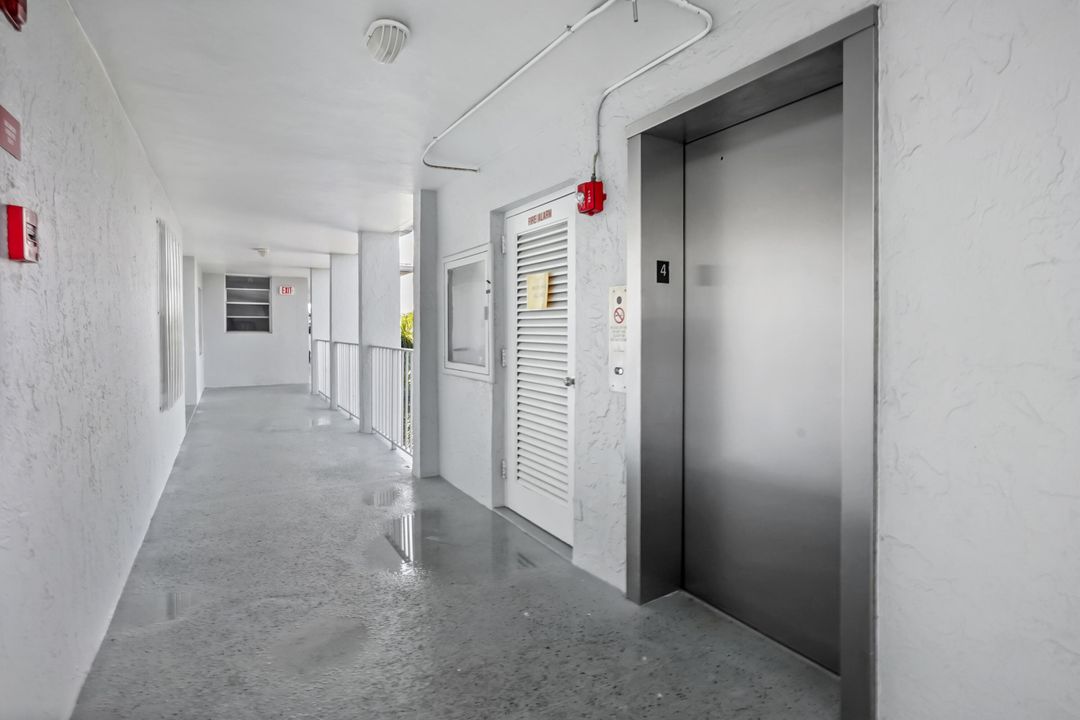 На продажу: $329,900 (2 спален, 2 ванн, 899 Квадратных фут)