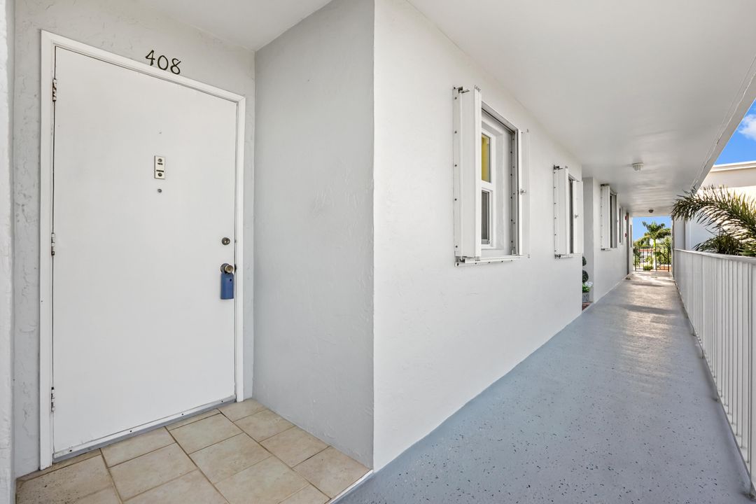 На продажу: $329,900 (2 спален, 2 ванн, 899 Квадратных фут)