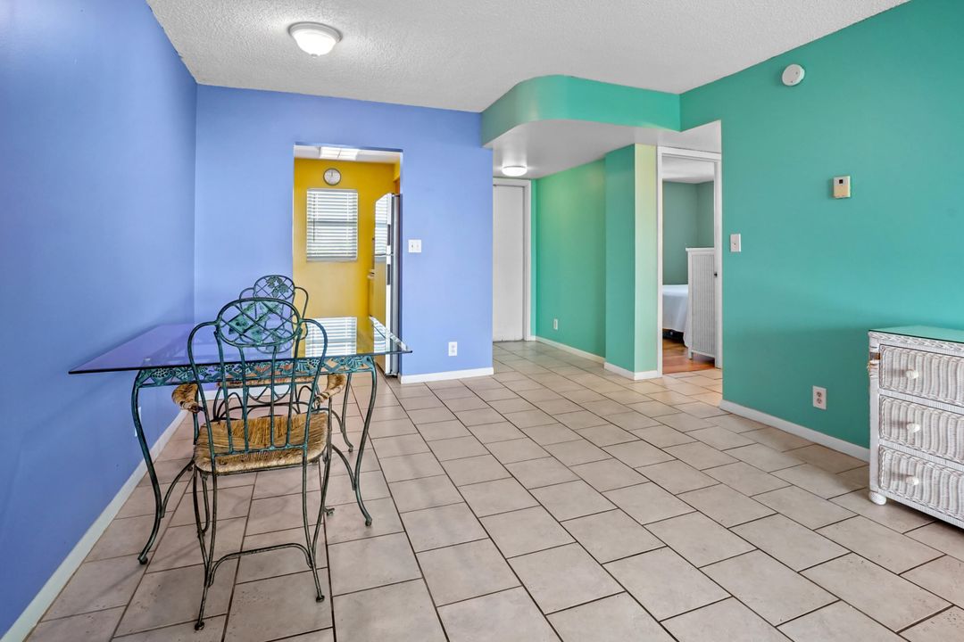 На продажу: $329,900 (2 спален, 2 ванн, 899 Квадратных фут)