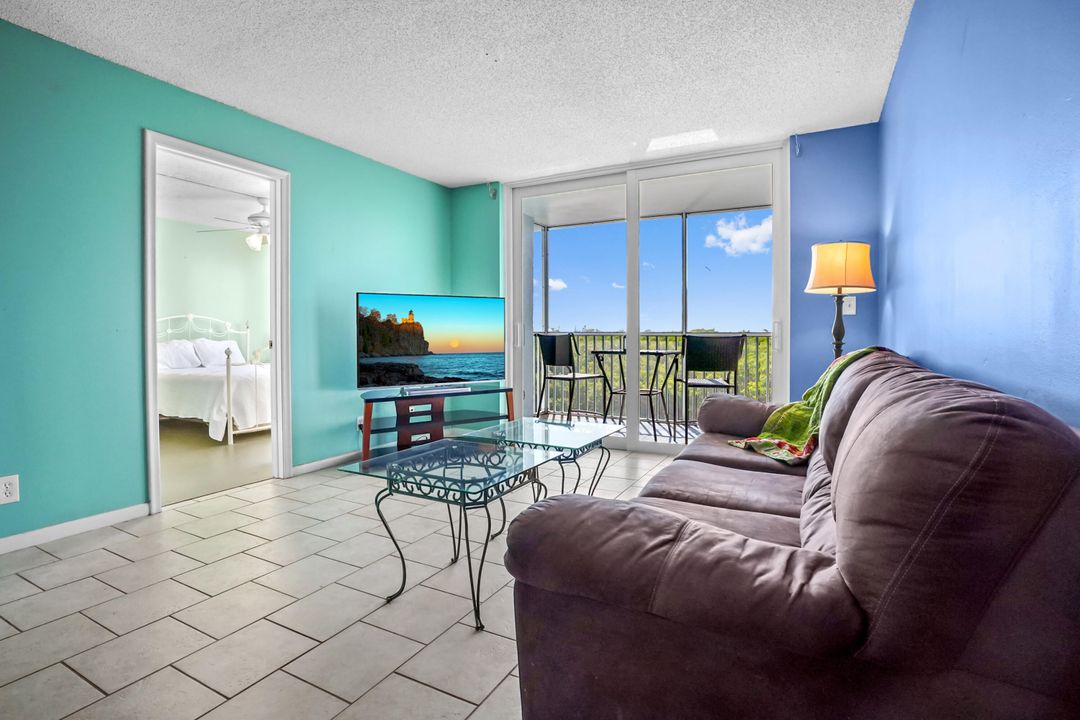 На продажу: $329,900 (2 спален, 2 ванн, 899 Квадратных фут)