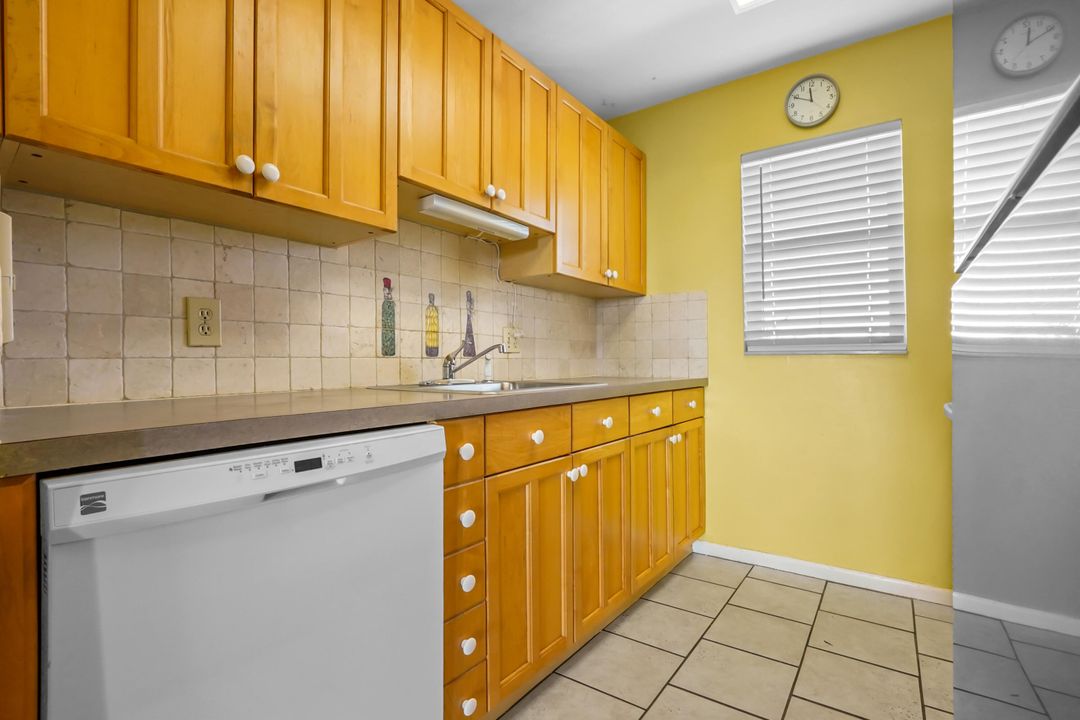 На продажу: $329,900 (2 спален, 2 ванн, 899 Квадратных фут)