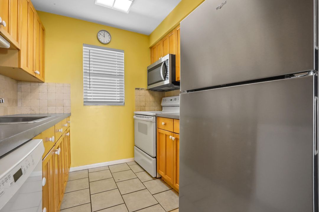 На продажу: $329,900 (2 спален, 2 ванн, 899 Квадратных фут)