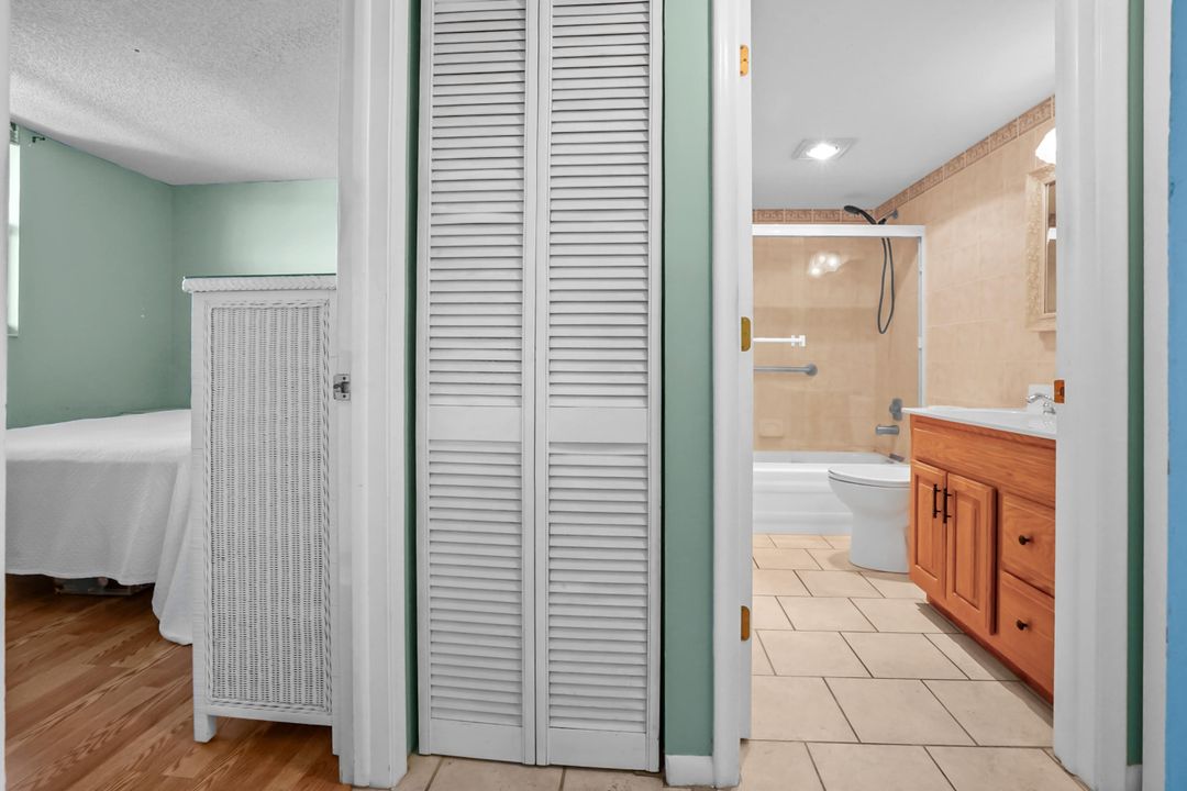 На продажу: $329,900 (2 спален, 2 ванн, 899 Квадратных фут)