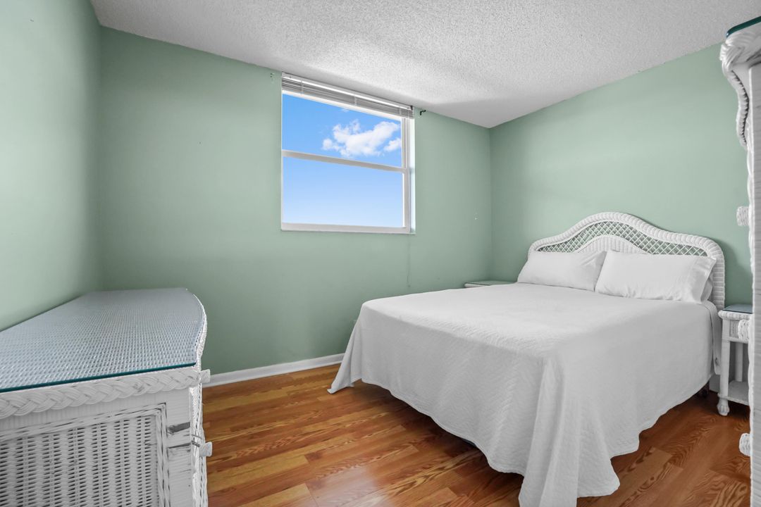 На продажу: $329,900 (2 спален, 2 ванн, 899 Квадратных фут)