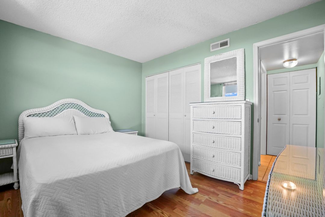 На продажу: $329,900 (2 спален, 2 ванн, 899 Квадратных фут)