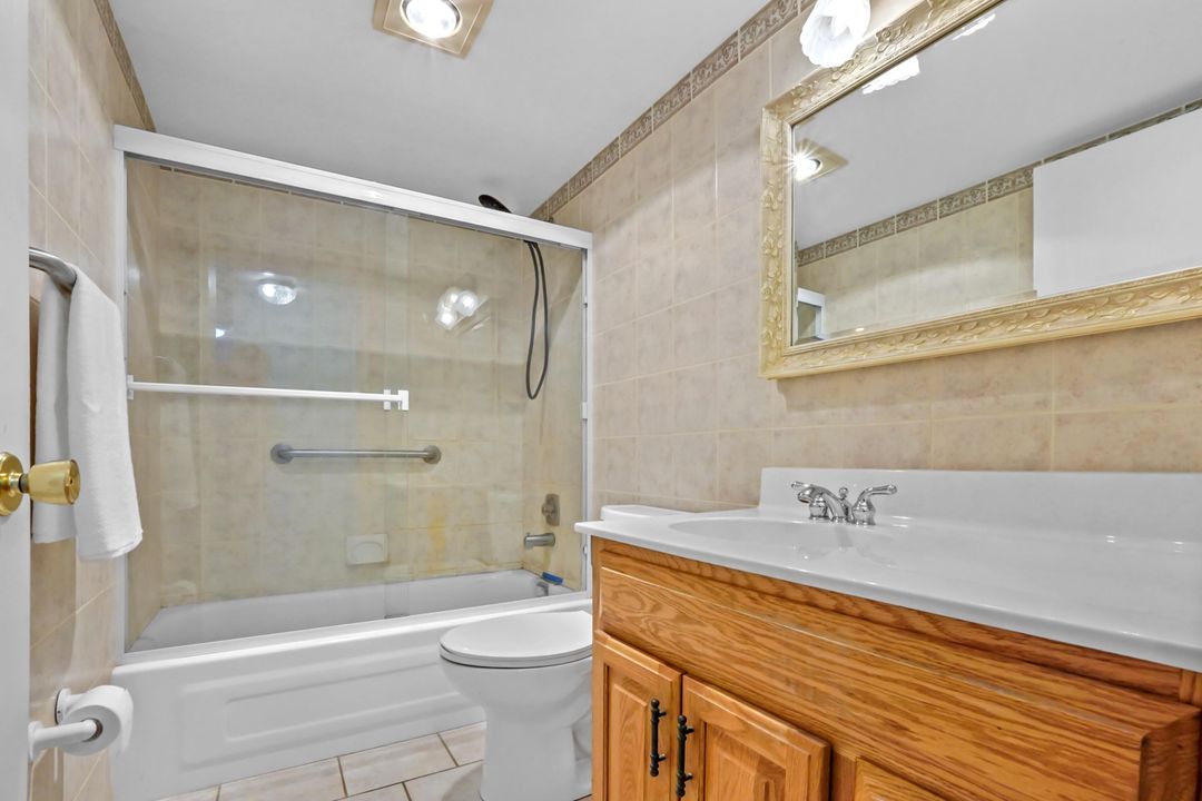 На продажу: $329,900 (2 спален, 2 ванн, 899 Квадратных фут)