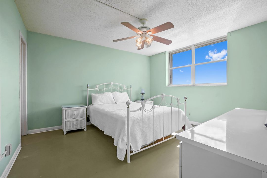 На продажу: $329,900 (2 спален, 2 ванн, 899 Квадратных фут)