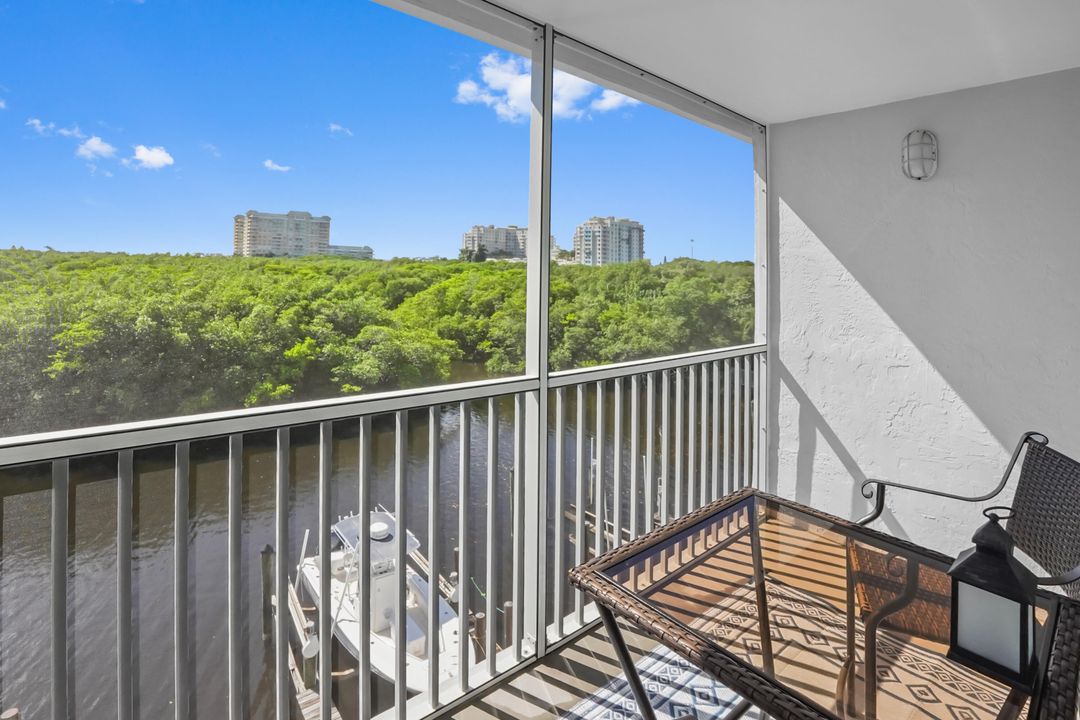 На продажу: $329,900 (2 спален, 2 ванн, 899 Квадратных фут)