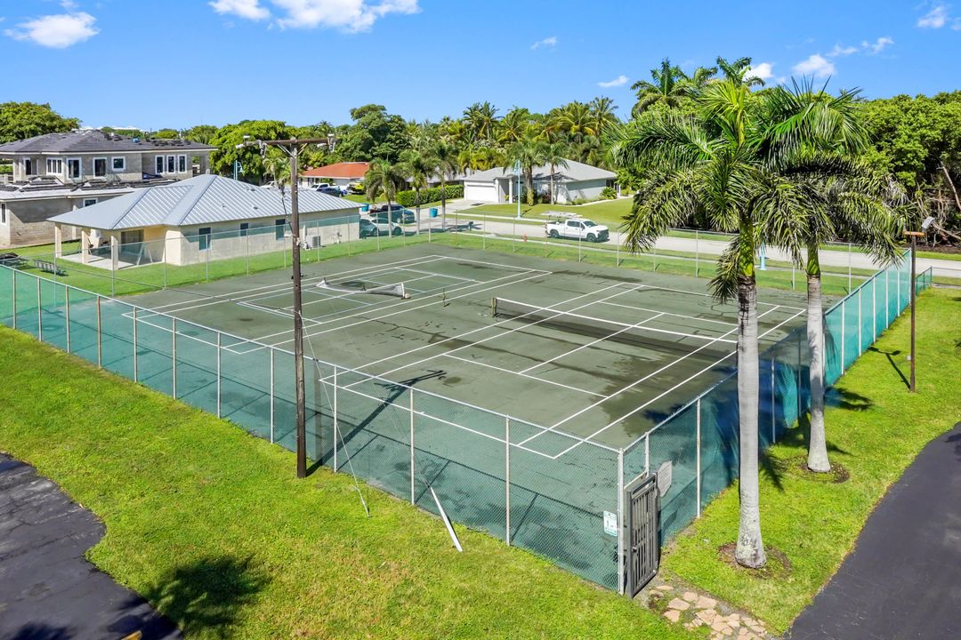 На продажу: $329,900 (2 спален, 2 ванн, 899 Квадратных фут)