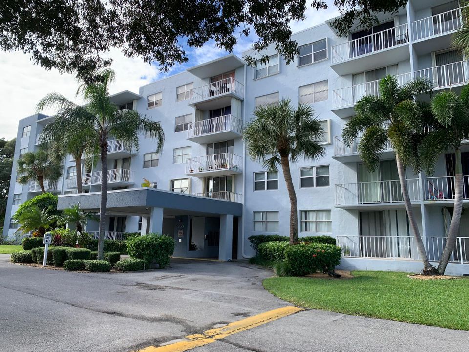 For Rent: $1,600 (1 beds, 1 baths, 704 Square Feet)