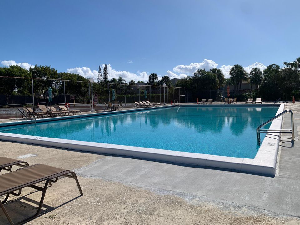 For Rent: $1,600 (1 beds, 1 baths, 704 Square Feet)