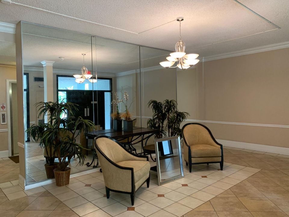 For Rent: $1,600 (1 beds, 1 baths, 704 Square Feet)