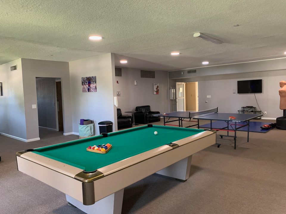 For Rent: $1,600 (1 beds, 1 baths, 704 Square Feet)