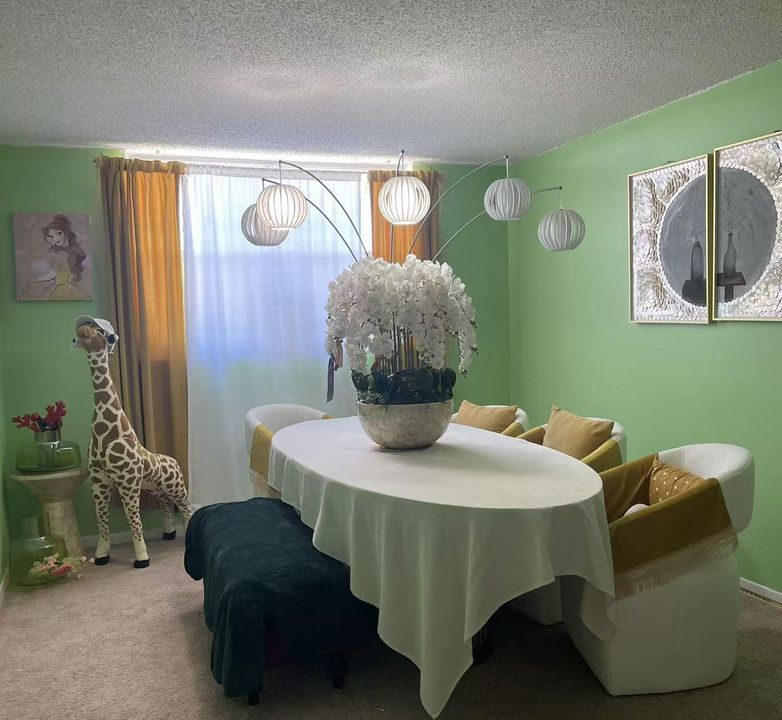 For Rent: $1,600 (1 beds, 1 baths, 704 Square Feet)