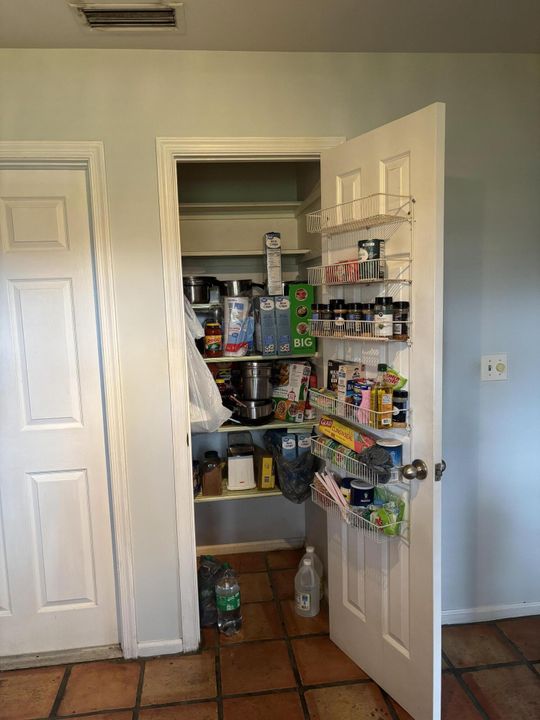 For Sale: $238,500 (2 beds, 2 baths, 1404 Square Feet)