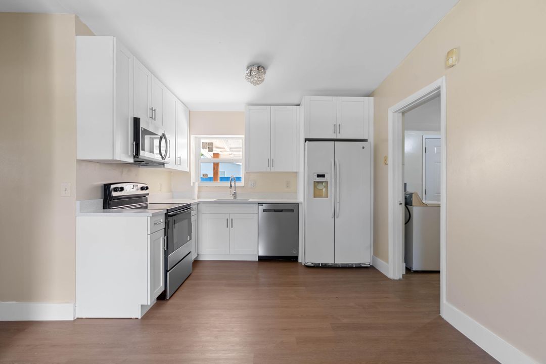 For Sale: $400,000 (2 beds, 1 baths, 1126 Square Feet)