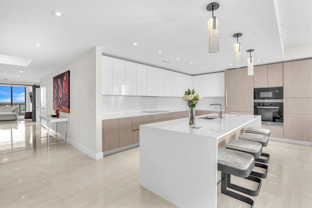 For Sale: $3,200,000 (2 beds, 2 baths, 2525 Square Feet)