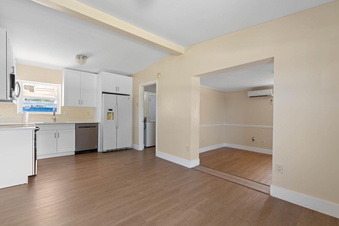 For Sale: $400,000 (2 beds, 1 baths, 1126 Square Feet)