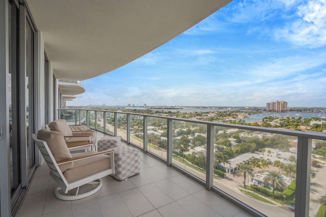 For Sale: $3,200,000 (2 beds, 2 baths, 2525 Square Feet)