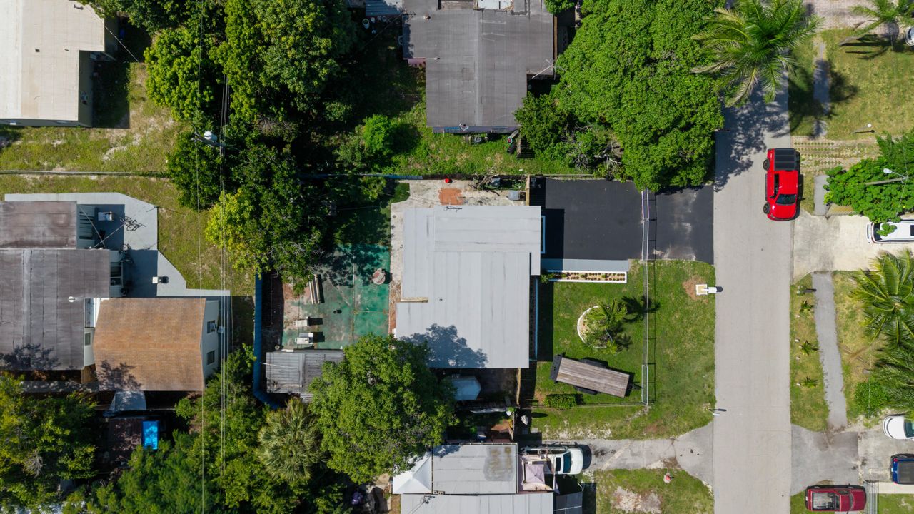 For Sale: $400,000 (2 beds, 1 baths, 1126 Square Feet)