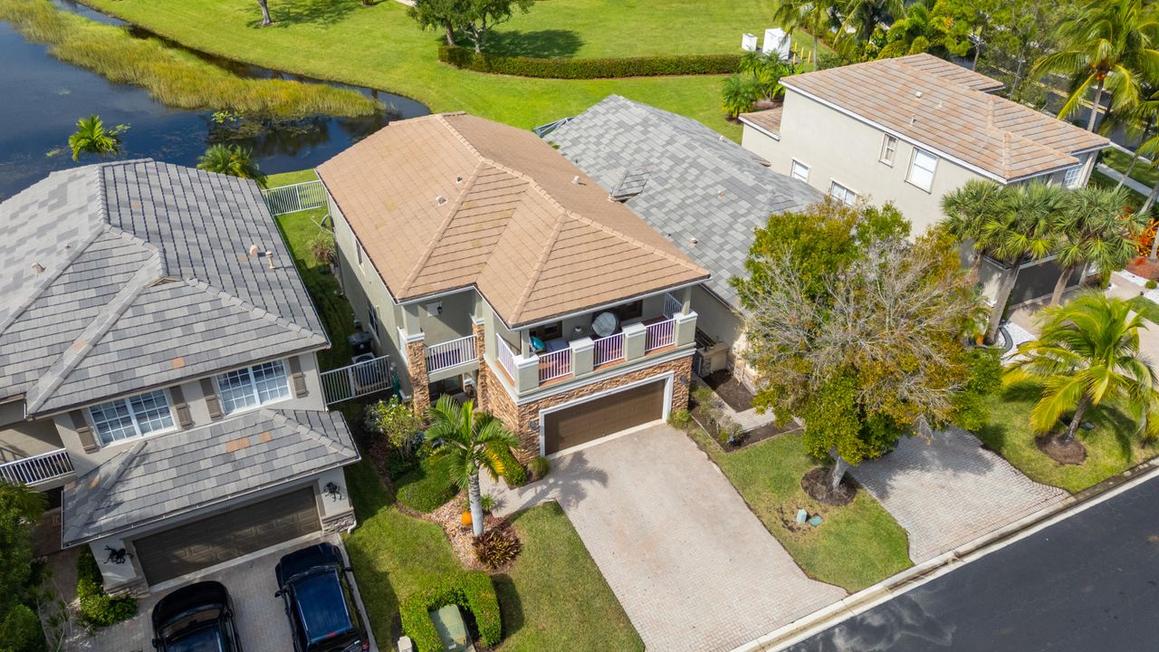 For Sale: $595,000 (3 beds, 2 baths, 2038 Square Feet)