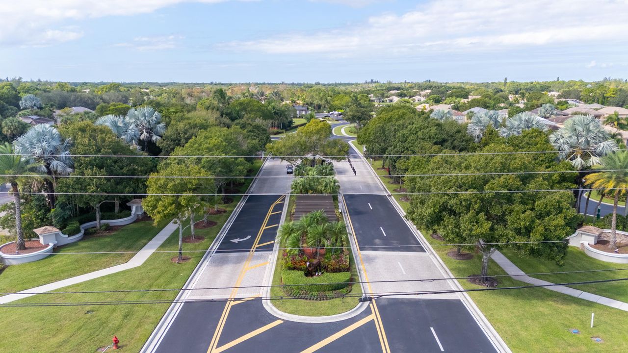 For Sale: $595,000 (3 beds, 2 baths, 2038 Square Feet)