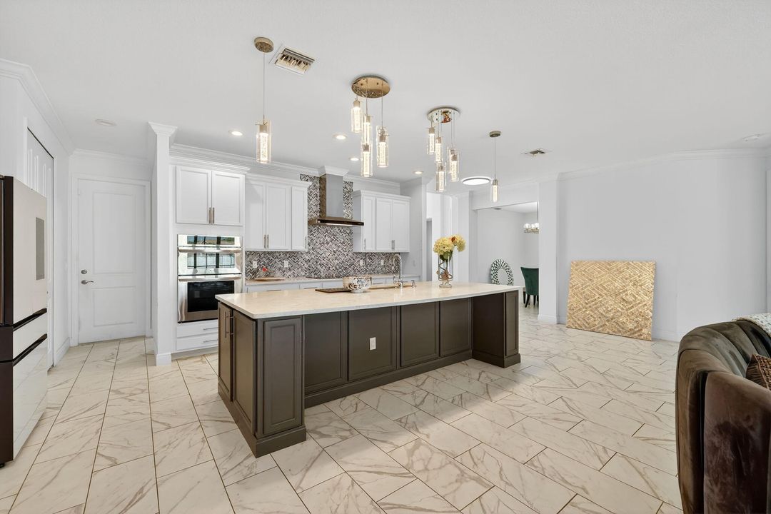 待售: $700,000 (5 贝兹, 3 浴室, 2934 平方英尺)