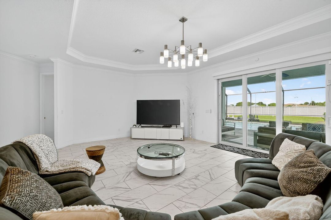 待售: $700,000 (5 贝兹, 3 浴室, 2934 平方英尺)