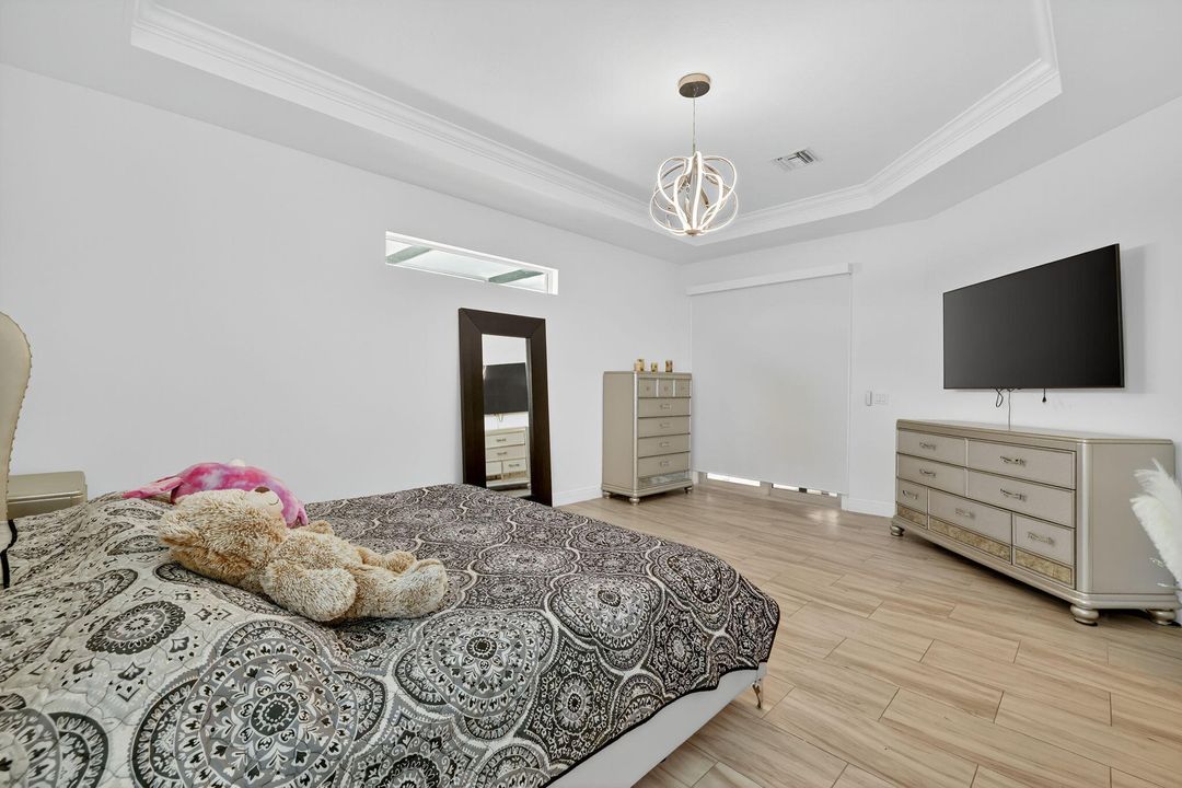 待售: $700,000 (5 贝兹, 3 浴室, 2934 平方英尺)