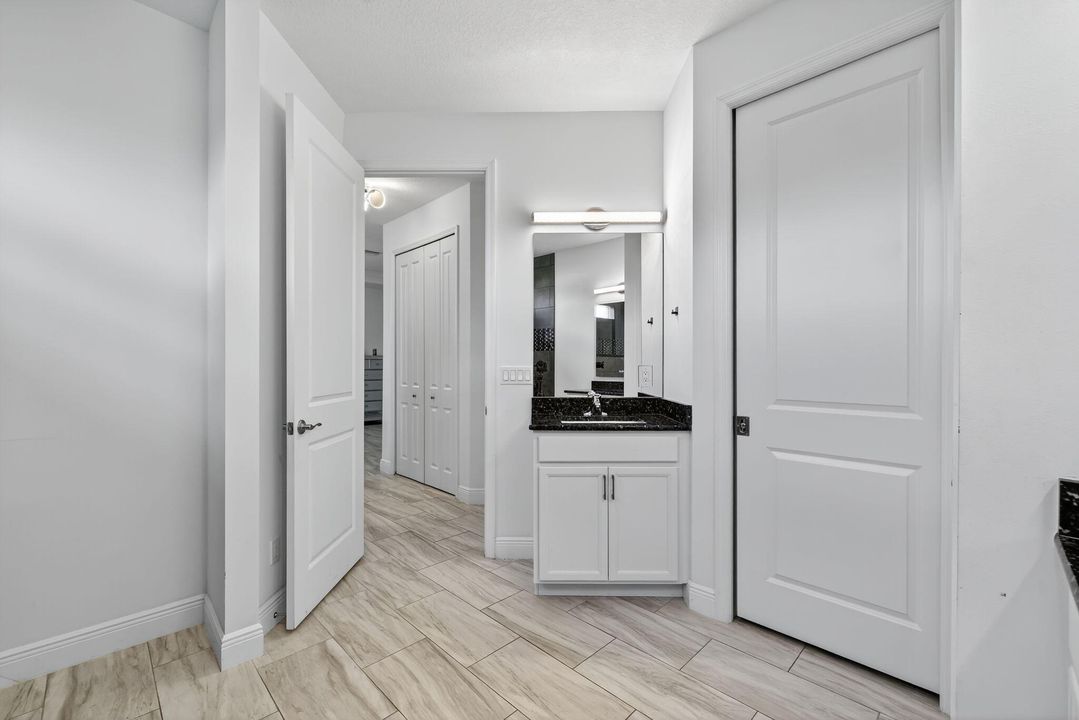 待售: $700,000 (5 贝兹, 3 浴室, 2934 平方英尺)