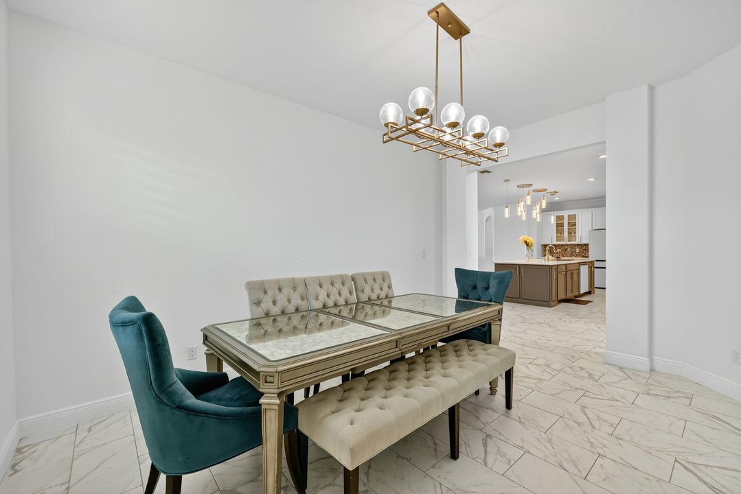 待售: $700,000 (5 贝兹, 3 浴室, 2934 平方英尺)