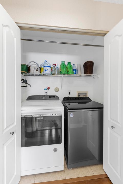 For Sale: $595,000 (3 beds, 2 baths, 2038 Square Feet)