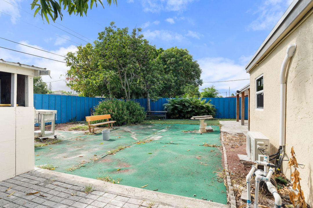 For Sale: $400,000 (2 beds, 1 baths, 1126 Square Feet)