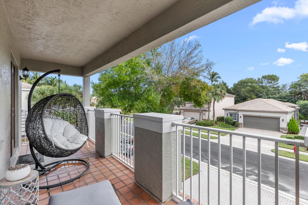 For Sale: $595,000 (3 beds, 2 baths, 2038 Square Feet)