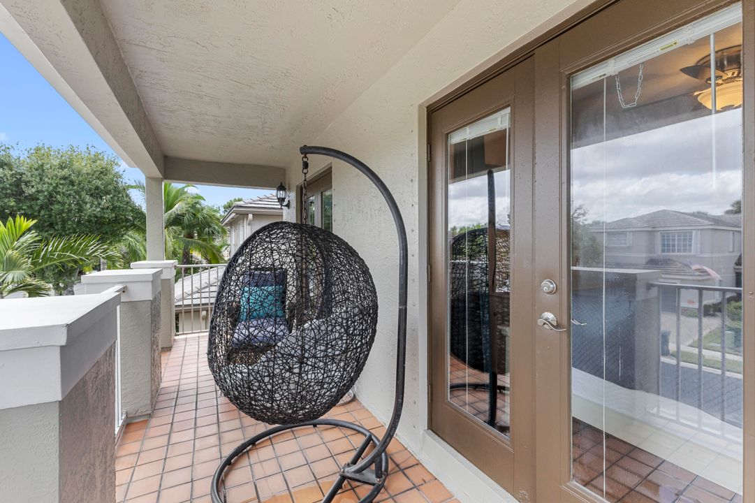 For Sale: $595,000 (3 beds, 2 baths, 2038 Square Feet)