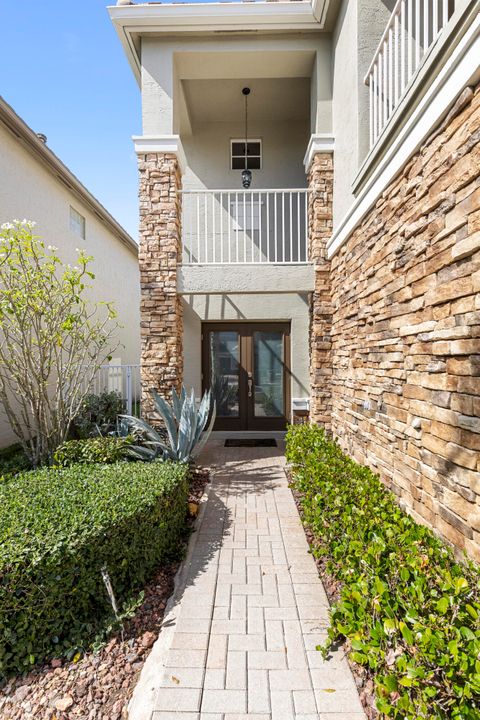 For Sale: $595,000 (3 beds, 2 baths, 2038 Square Feet)