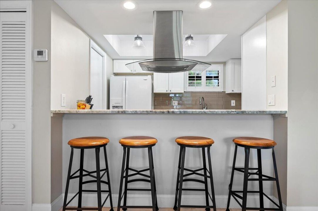 Active With Contract: $5,000 (1 beds, 1 baths, 900 Square Feet)