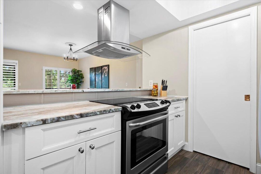 Active With Contract: $5,000 (1 beds, 1 baths, 900 Square Feet)