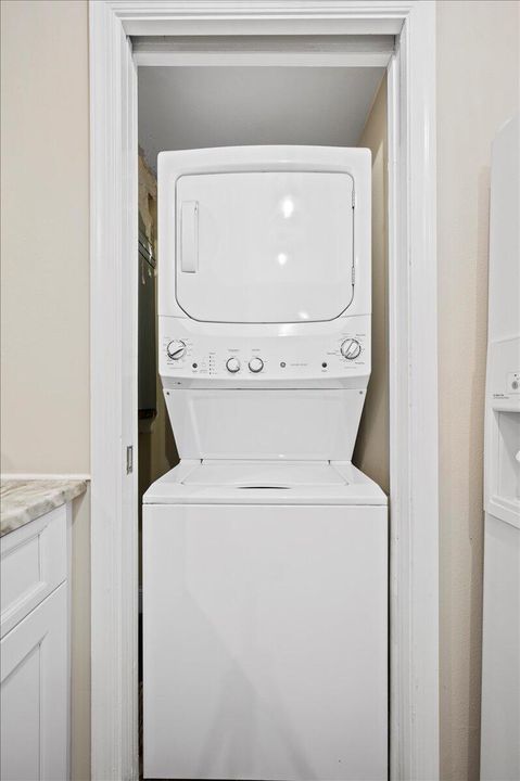 Active With Contract: $5,000 (1 beds, 1 baths, 900 Square Feet)