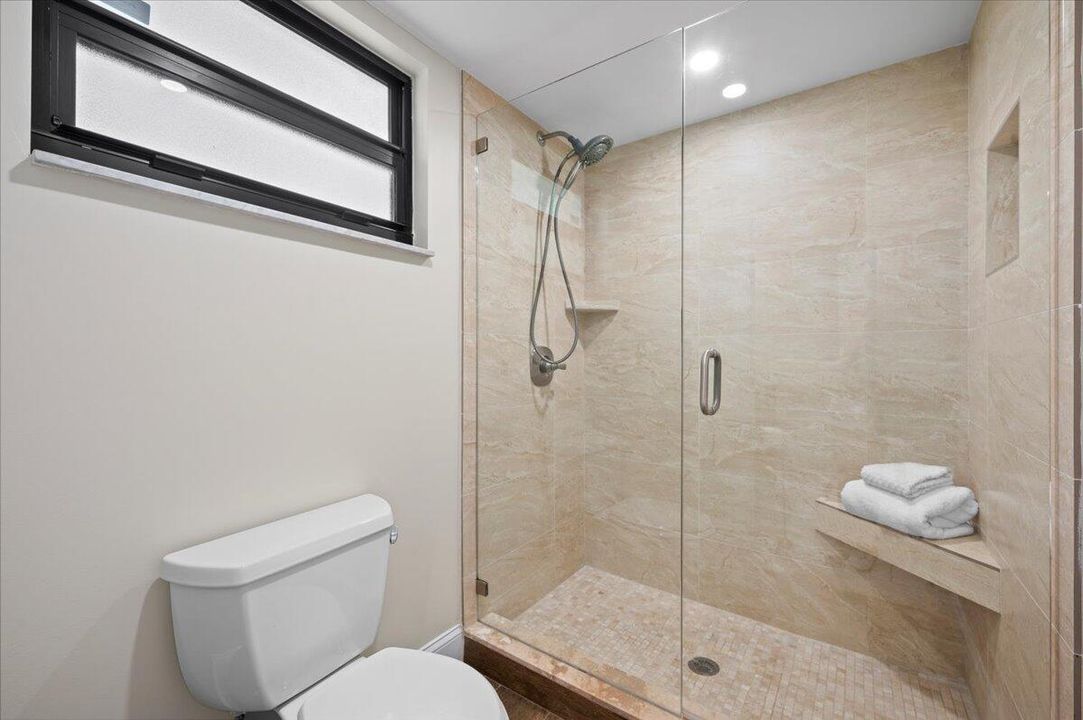 Active With Contract: $5,000 (1 beds, 1 baths, 900 Square Feet)