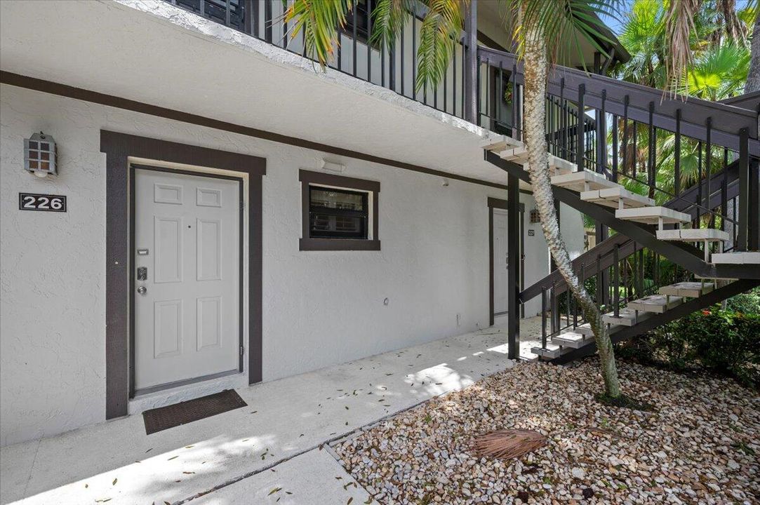 Active With Contract: $5,000 (1 beds, 1 baths, 900 Square Feet)