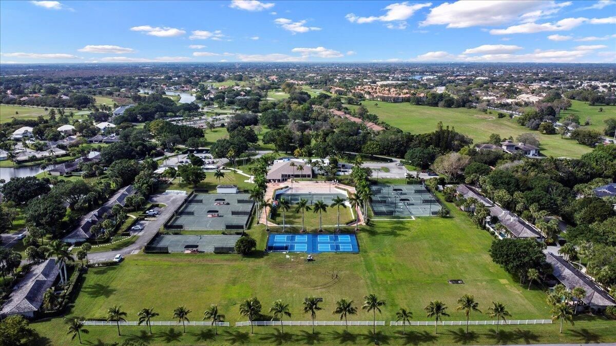 Active With Contract: $5,000 (1 beds, 1 baths, 900 Square Feet)