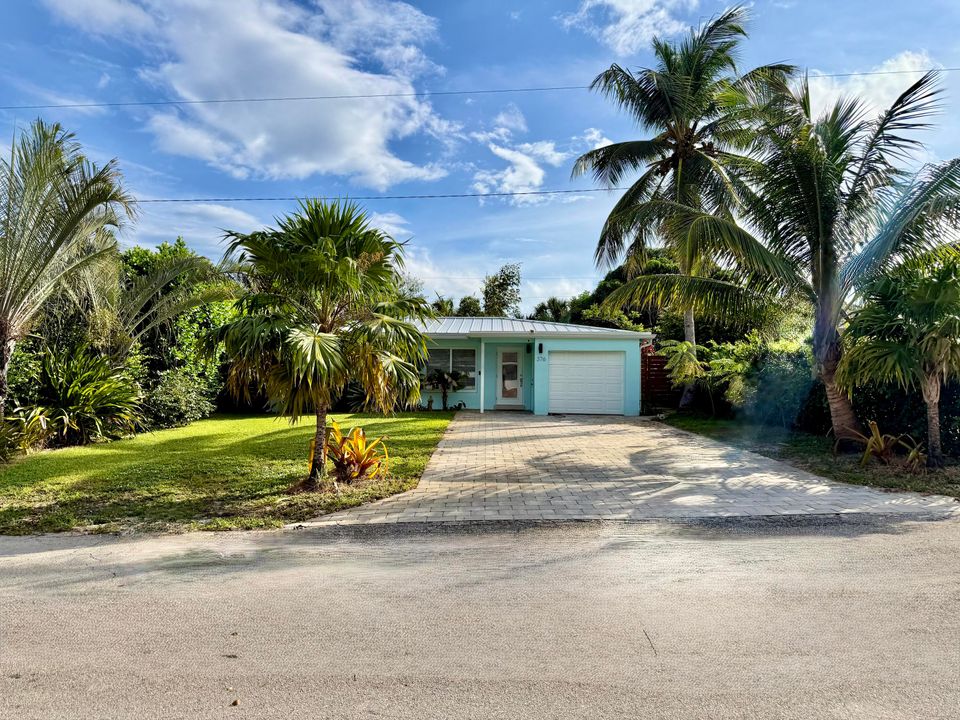 Под контрактом: $595,000 (2 спален, 2 ванн, 1154 Квадратных фут)