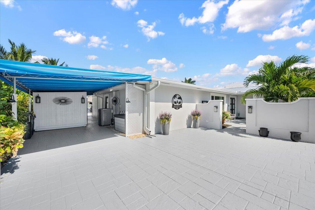 Под контрактом: $1,599,000 (3 спален, 2 ванн, 2194 Квадратных фут)