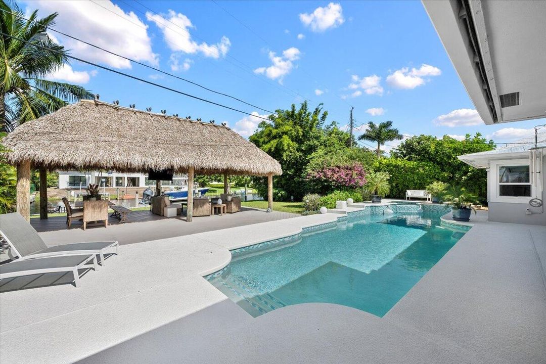 Под контрактом: $1,599,000 (3 спален, 2 ванн, 2194 Квадратных фут)